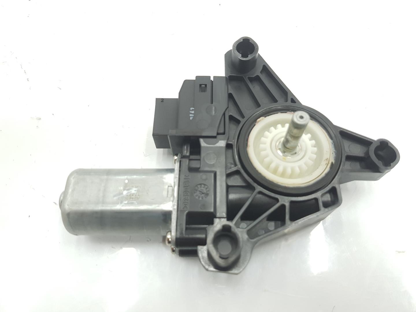 MERCEDES-BENZ A-Class W176 (2012-2018) Motor de control geam ușă  dreapta spate A2469063200, A2469063200, 2222DL 19908802