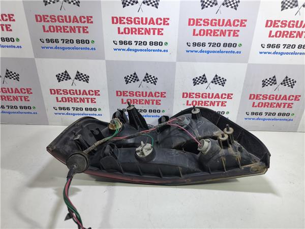 Feu arrière droit 4FA 22087199 de Mitsubishi Galant berlina (ea0)(1997->) 0-0 - pieza usada
