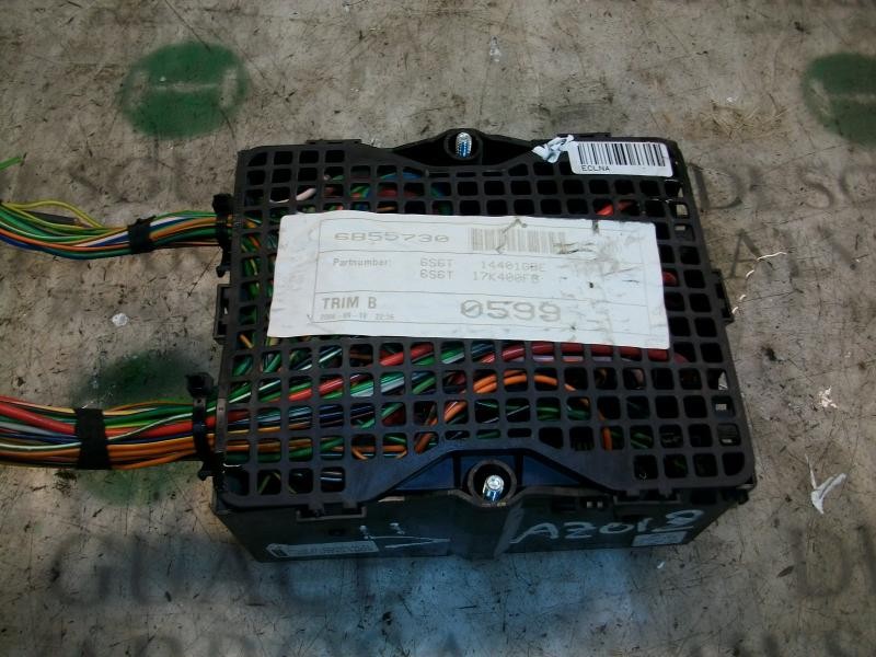 Caja de relés / fusibles A9JA de Ford Fiesta v (jh_, jd_) 2001-2008 69 CV - pieza usada