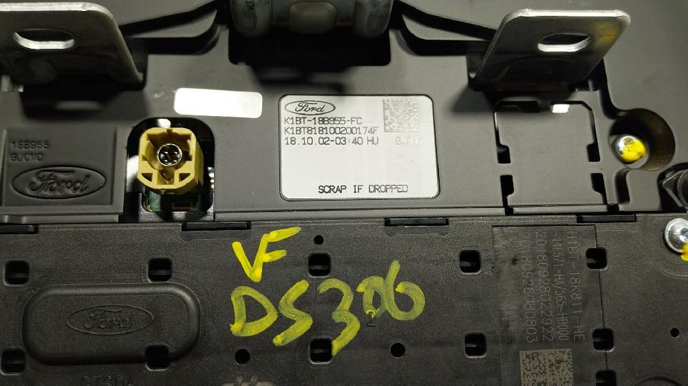Multifunction screen SFJE,SFJF,SFJH,SFJJ,SFJK,SFJN,SFJP,Y7JA 2659234 de Ford Fiesta vii (hj, hf) 2017-2026 101 CV con 101924 km - pieza usada