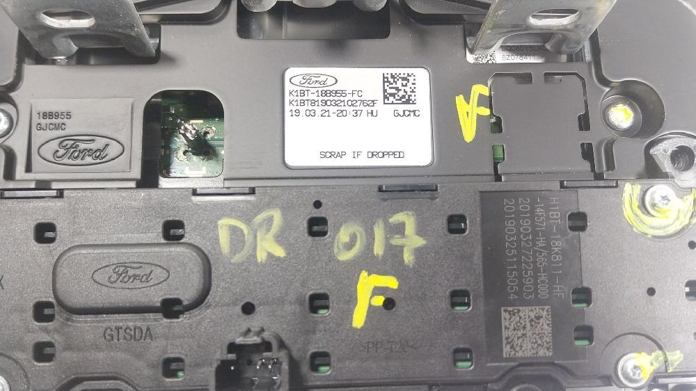 Multifunction screen SFJE,SFJF,SFJH,SFJJ,SFJK,SFJN,SFJP,Y7JA 2659234 de Ford Fiesta vii (hj, hf) 2017-2026 101 CV con 63244 km - pieza usada