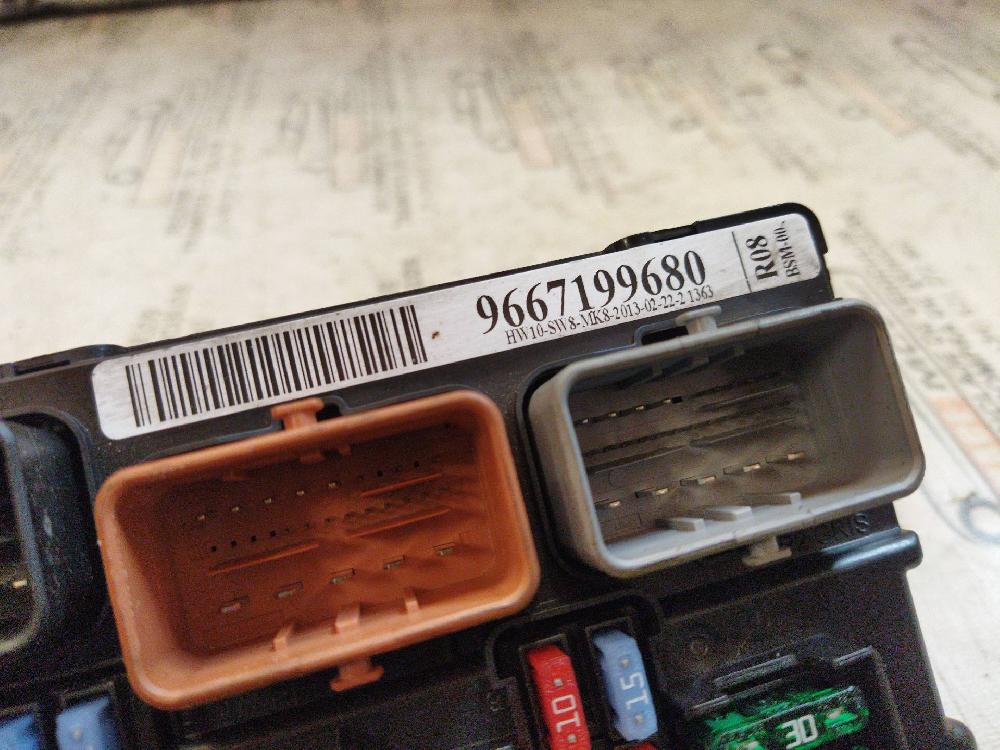Caja de relés / fusibles 9667199680 de Citroen C3 2009-2017 60 CV - pieza usada