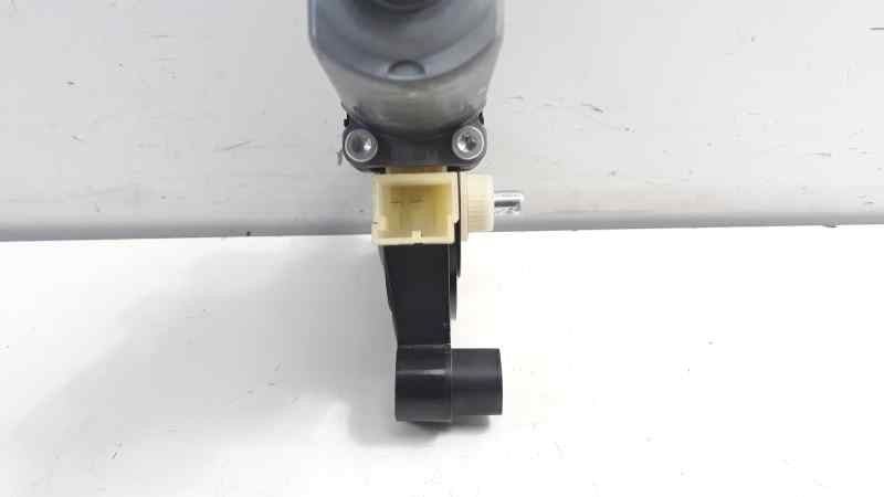 Motor elevalunas delantero derecho CLH 0130822716 de Volkswagen Golf vii (5g1, bq1, be1, be2) 2012-2017 con 59460 km - pieza usada