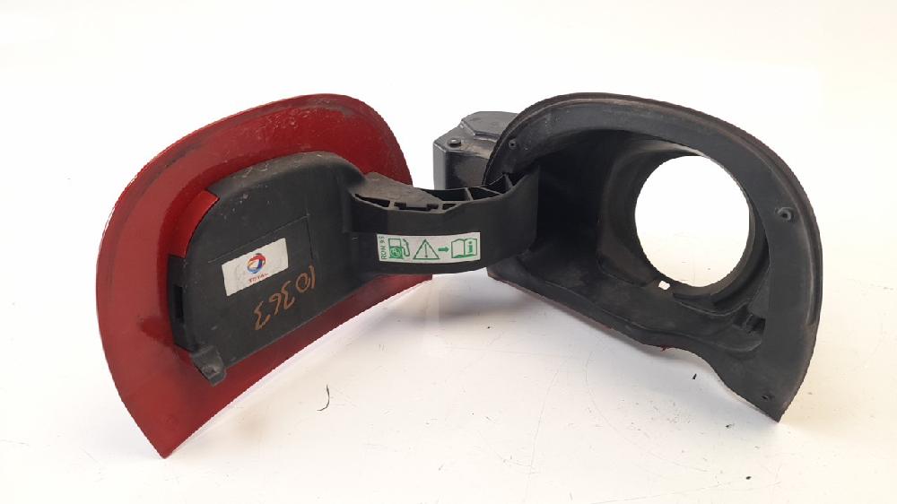 Tapa exterior combustible HM01 9801501380 de Citroen C4 cactus 2014-0 82 CV con 47739 km - pieza usada