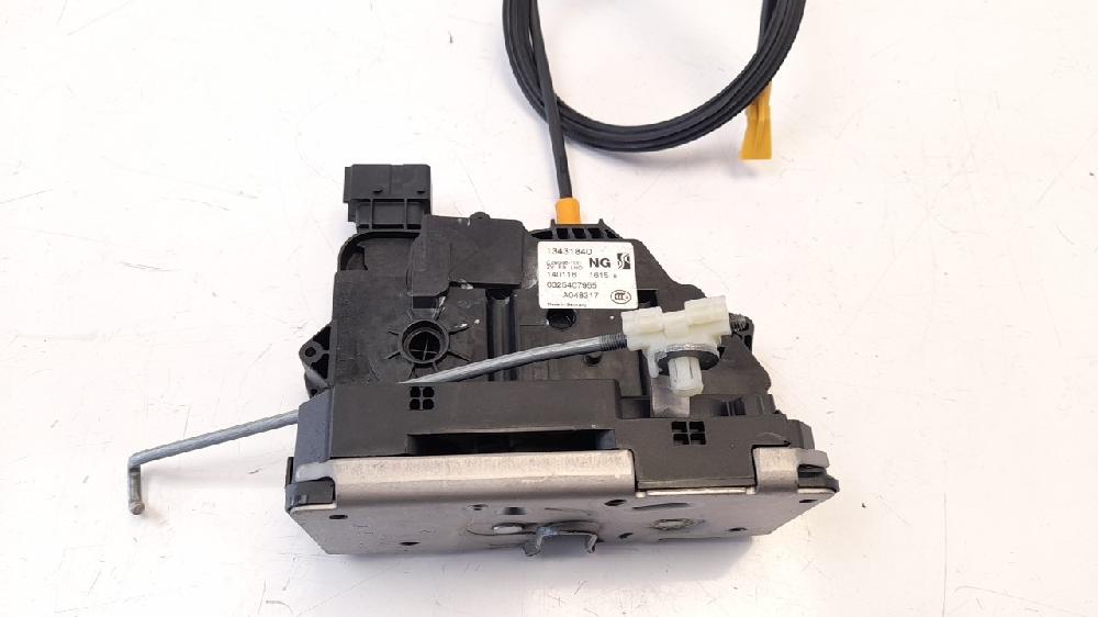 Serrure avant droit B14XER 13431840 de Opel Corsa d (s07) 2011-2014 con 5916 km - pieza usada