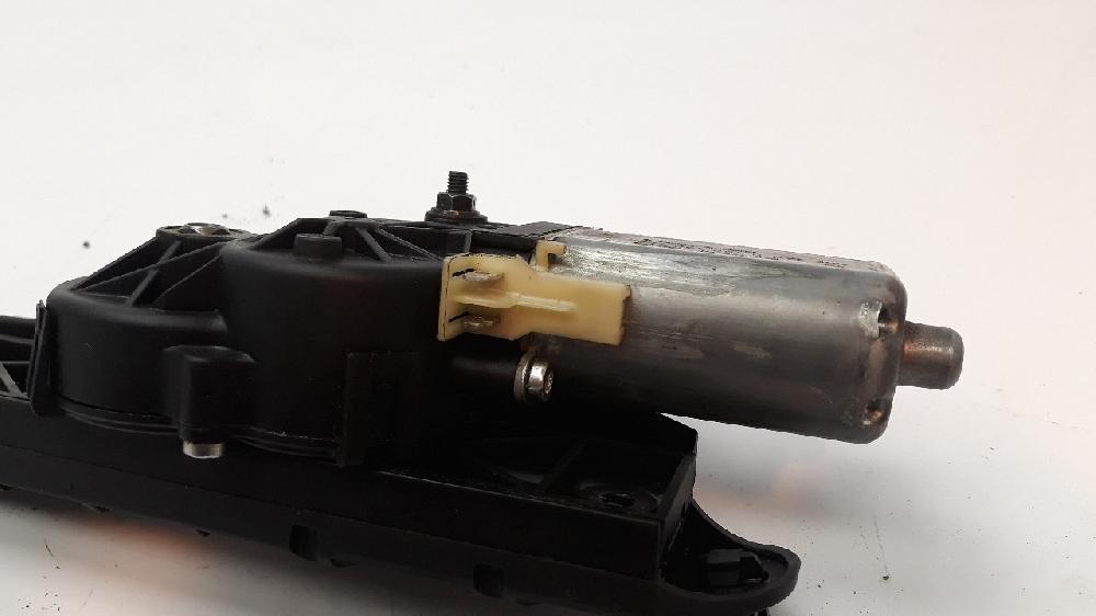 Sunroof electric motor NFU 0390203228 de Peugeot 307 cc (3b) 2005-2009 109 CV - pieza usada
