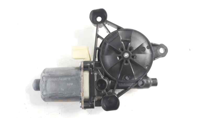 Motor elevalunas delantero derecho CLH 0130822716 de Volkswagen Golf vii (5g1, bq1, be1, be2) 2012-2017 con 59460 km