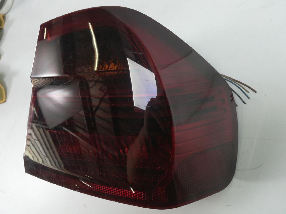 Piloto trasero derecho 204D4 63216937458 de Bmw 3 (e90) 2007-2010 163 CV con 303796 km - pieza usada