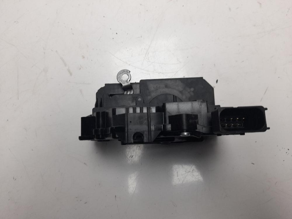 Serrure avant droit B13DTC 13431840 de Opel Corsa e 2014-0 con 60884 km - pieza usada