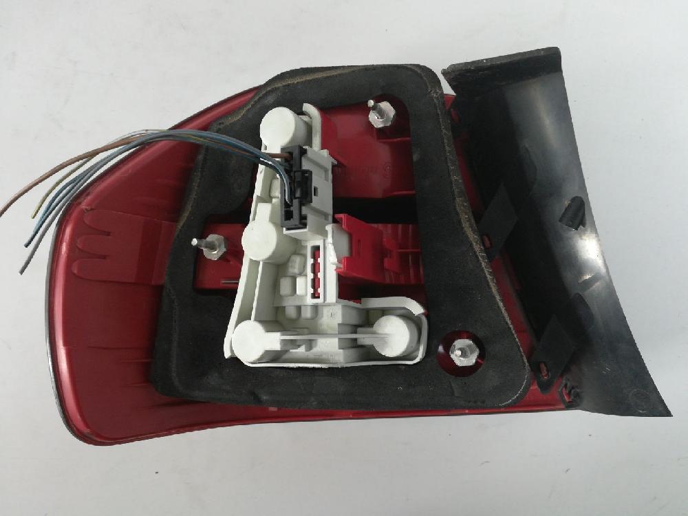 Piloto trasero derecho 204D4 63216937458 de Bmw 3 (e90) 2007-2010 163 CV con 303796 km - pieza usada