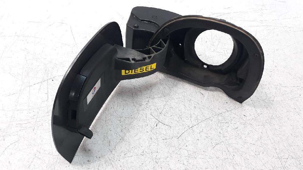 Tapa exterior combustible BH02 9801501380 de Citroen C4 cactus 2014-2018 99 CV con 79491 km - pieza usada