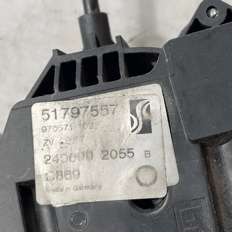 Cerradura puerta delantera izquierda 199A3000 52065105 de Fiat Grande punto (2y) (06/05>12/08<) 2005-2008 - pieza usada