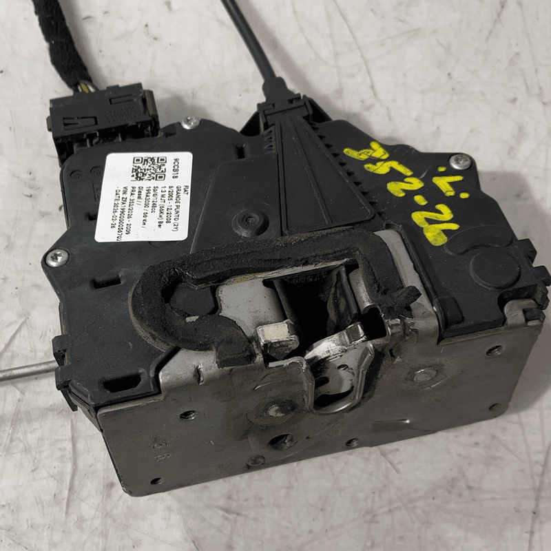 Cerradura puerta delantera izquierda 199A3000 52065105 de Fiat Grande punto (2y) (06/05>12/08<) 2005-2008 - pieza usada