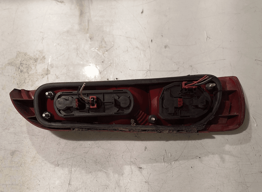 Piloto trasero derecho AR33503 60603944 de Alfa romeo 145 (930_) 1994-1999 - pieza usada