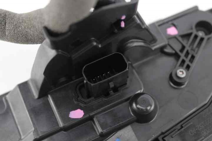 Front lock door rh 2338022 de Ford Fiesta 2022-2024 155 CV - pieza usada