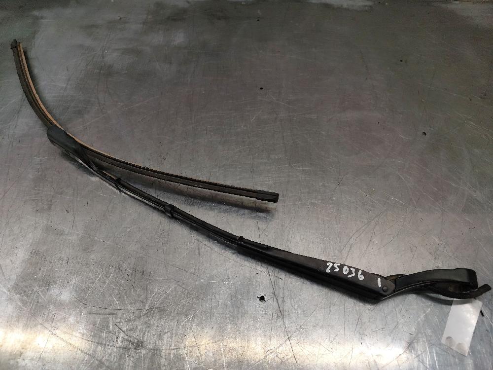 Brazo del limpia delantero izquierdo YH01 97036203 de Peugeot 5008 ii (mc_, mj_, mr_, m4_) 2018-2026 131 CV con 37290 km