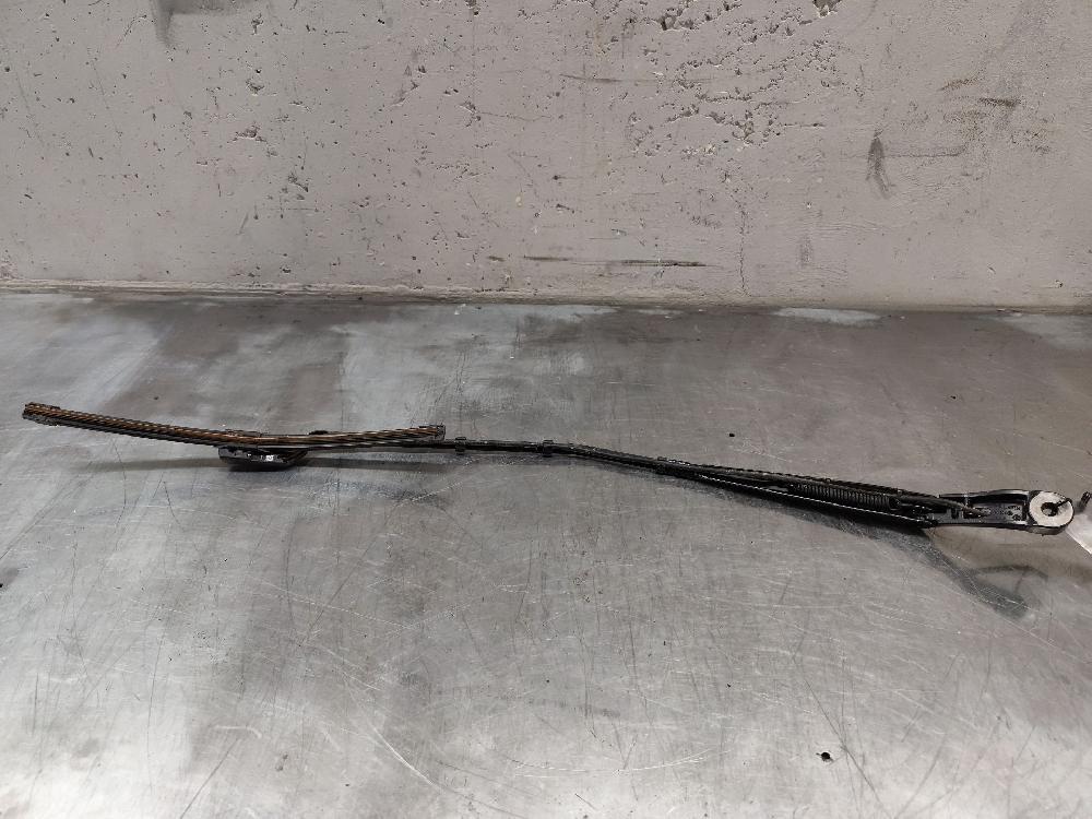 Brazo del limpia delantero derecho YH01 97036203 de Peugeot 5008 ii (mc_, mj_, mr_, m4_) 2018-2026 131 CV con 37290 km - pieza usada