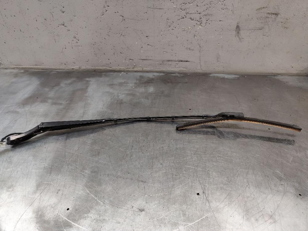 Brazo del limpia delantero derecho YH01 97036203 de Peugeot 5008 ii (mc_, mj_, mr_, m4_) 2018-2026 131 CV con 37290 km
