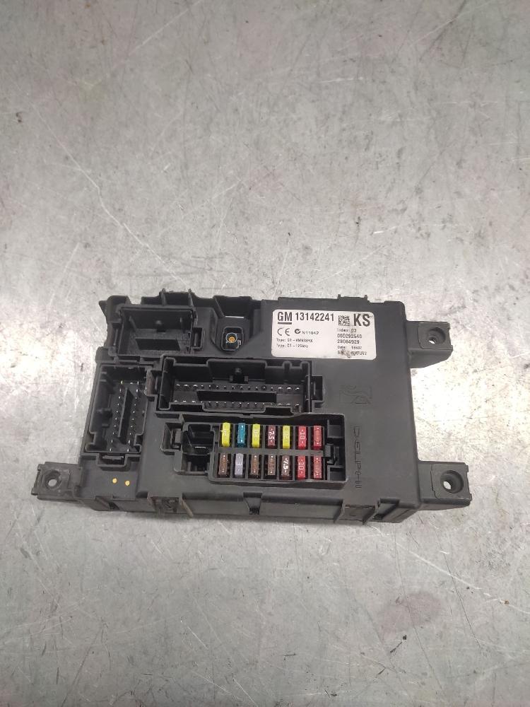 Caja de relés / fusibles Z13DTJ 13142241 de Opel Corsa d (s07) 2011-2014 75 CV con 185 km