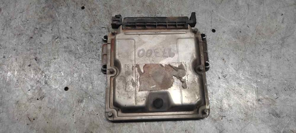 Centralita motor uce RHY 0281010500 de Peugeot 206 hatchback (2a/c) 1998-2010 90 CV - pieza usada