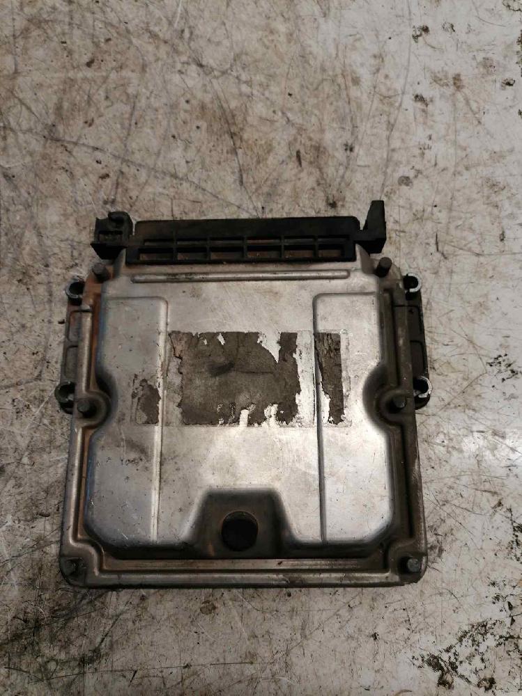 Centralita motor uce RHY 0281010500 de Peugeot 206 hatchback (2a/c) 1998-2010 90 CV - pieza usada