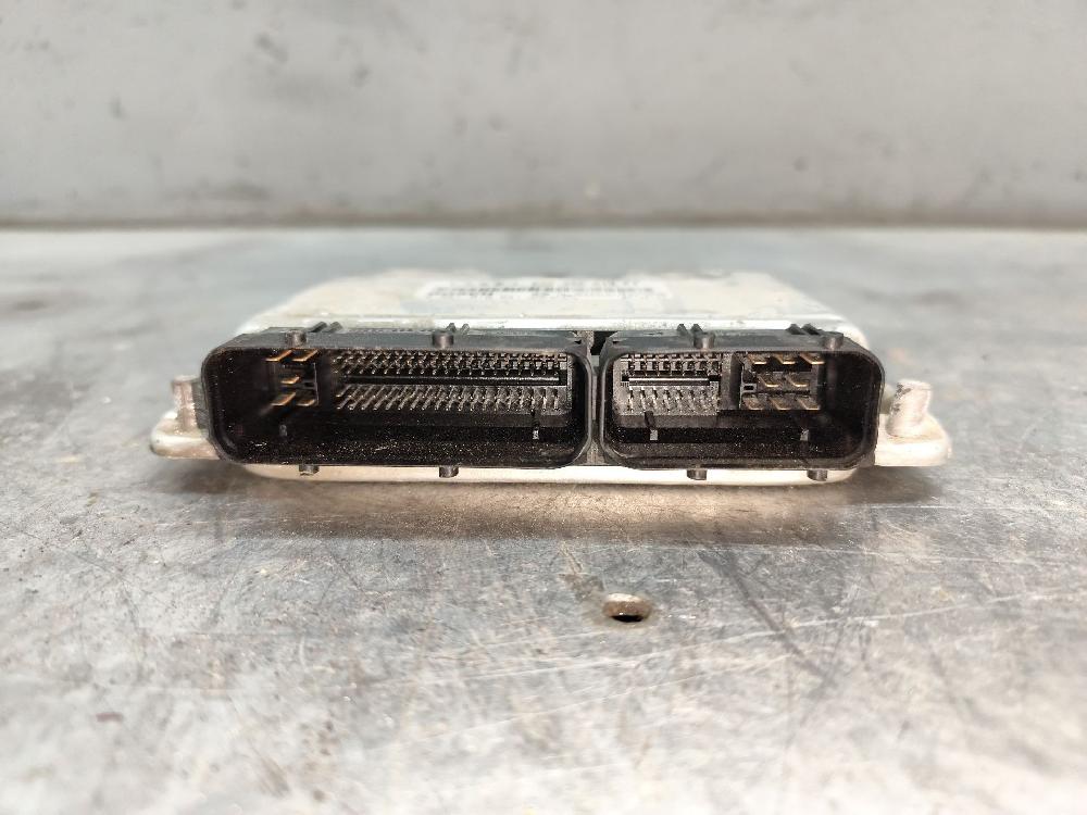 Switchboard engine uce ASZ 0281010981 de Audi A3 (8l1) 1997-2001 130 CV - pieza usada