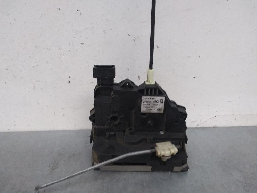 Serrure avant droit B13DTR OPT. LKU 13431840 de Opel Corsa e (x15) 2014-2015 95 CV con 211449 km - pieza usada