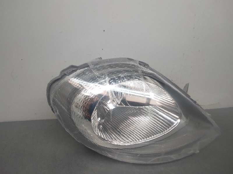Faro derecho 2600000QAD de Renault Trafic caja cerrada (ab 4.01) 2001-0 69 CV - pieza usada