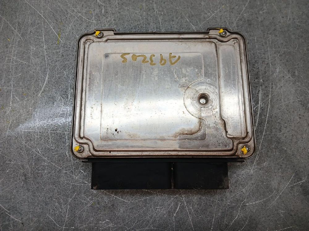 Centralita motor uce Z19DT 0281012533 de Opel Vectra c gts (z02) 2002-2006 120 CV
