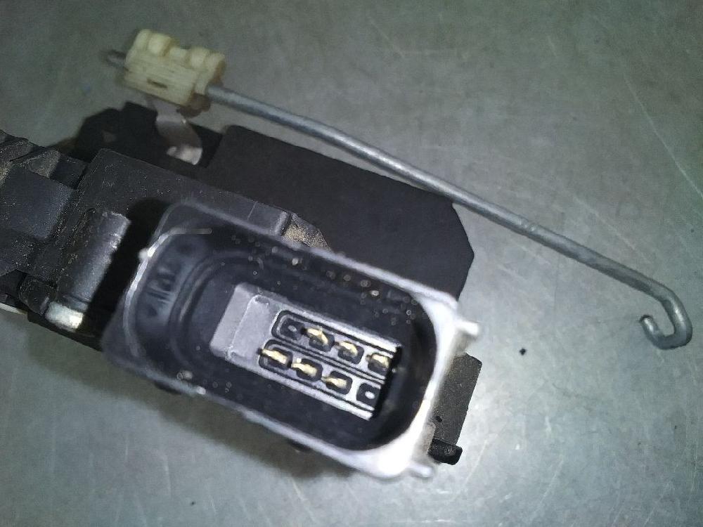 Serrure avant droit B13DTR OPT. LKU 13431840 de Opel Corsa e (x15) 2014-2015 95 CV con 211449 km - pieza usada