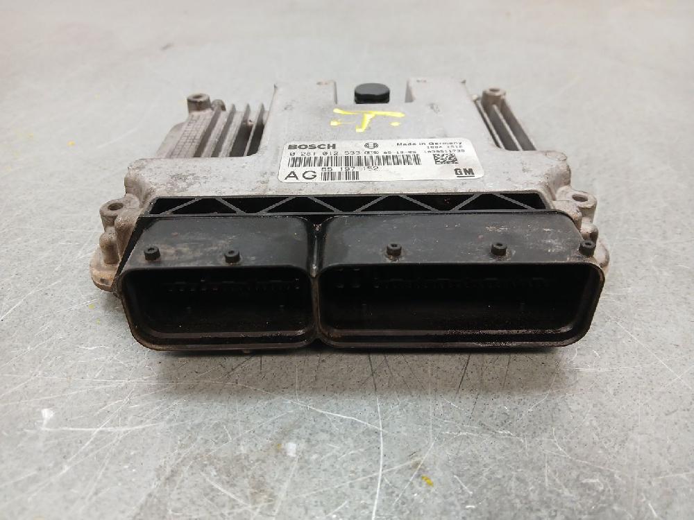 Centralita motor uce Z19DT 0281012533 de Opel Vectra c gts (z02) 2002-2006 120 CV - pieza usada