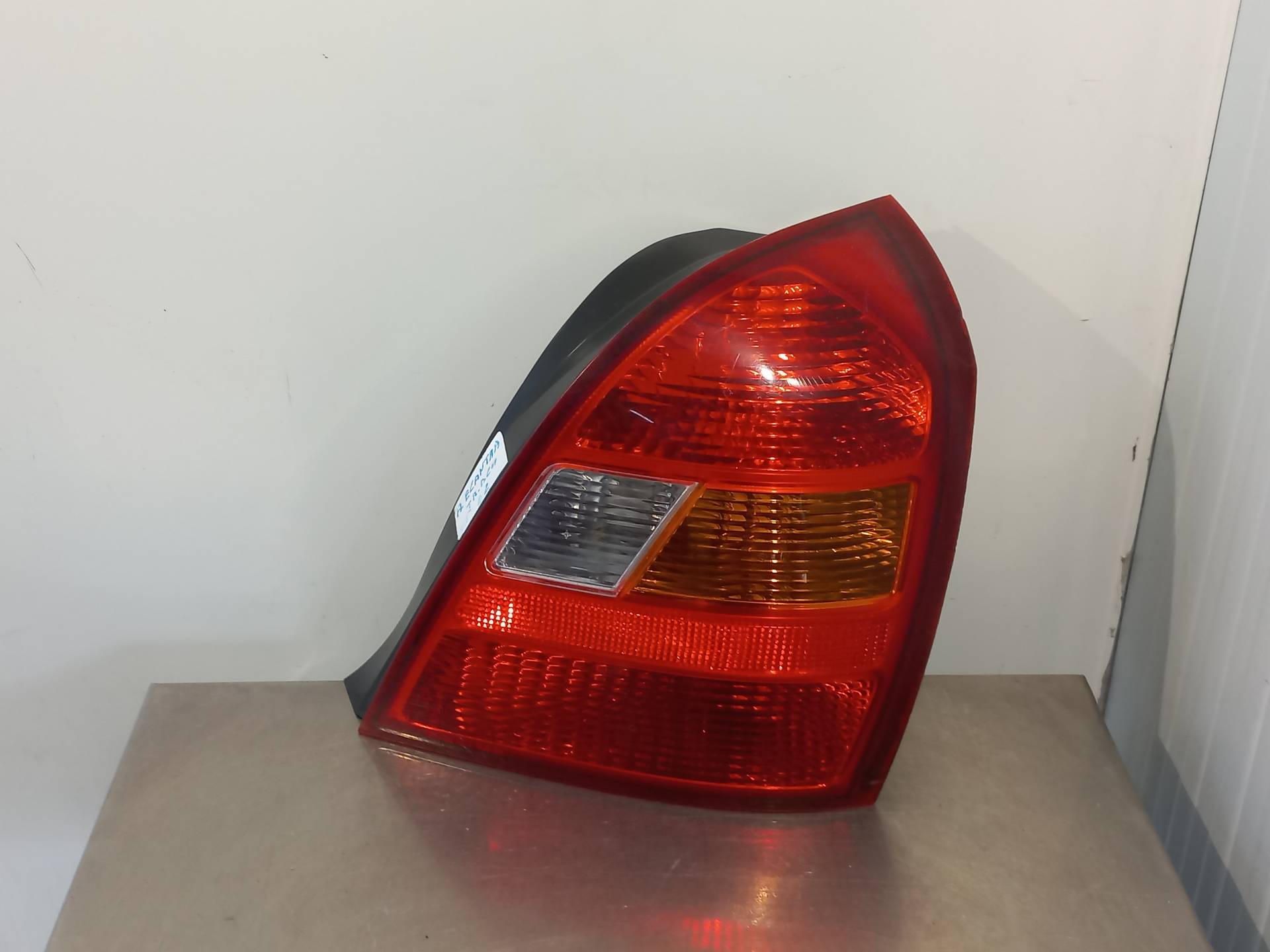 HYUNDAI Elantra XD (2000-2010) Rear Right Taillight Lamp 24887292