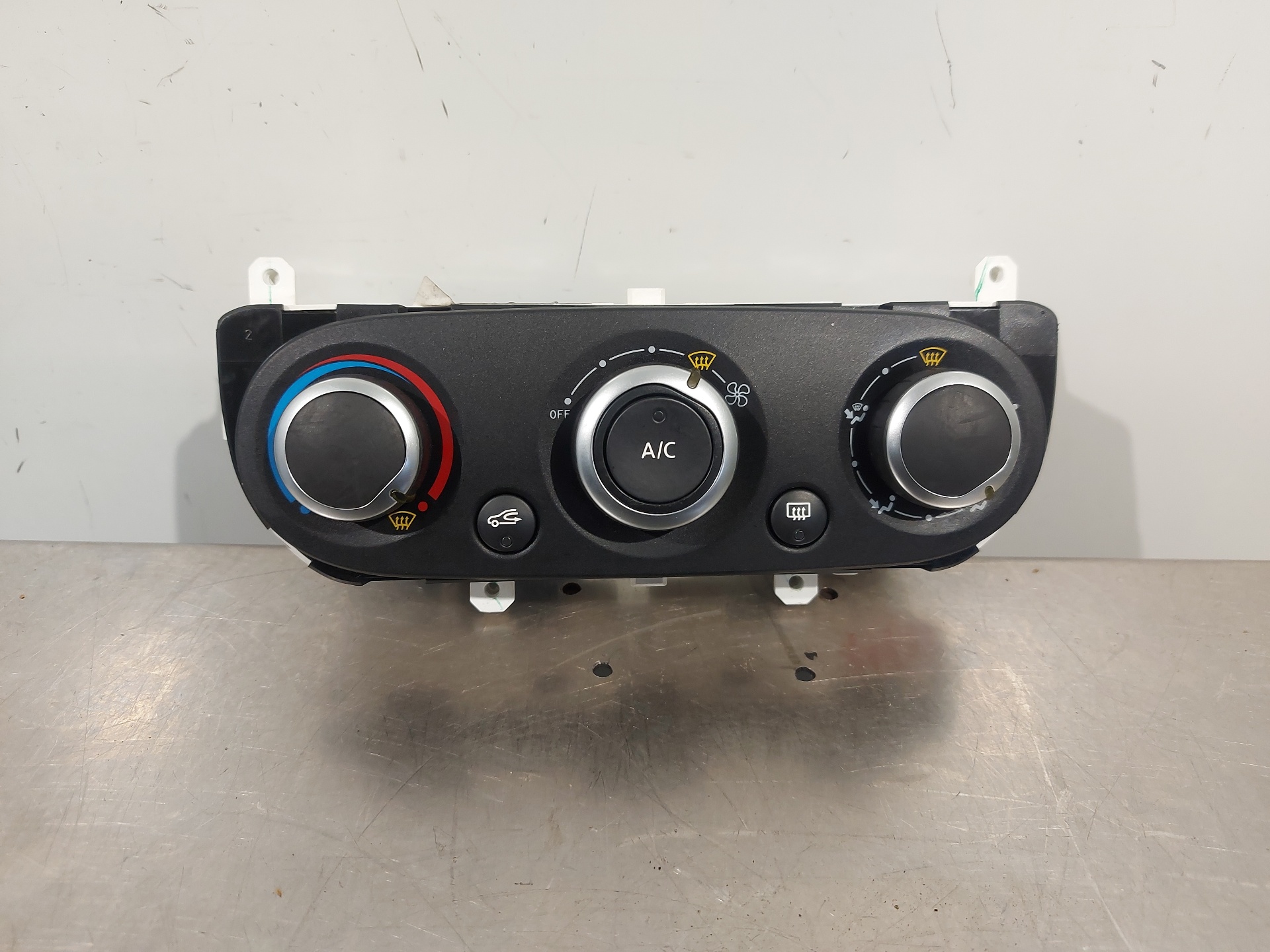 RENAULT Clio 4 generation (2012-2020) Climate  Control Unit 272705324R 24885603