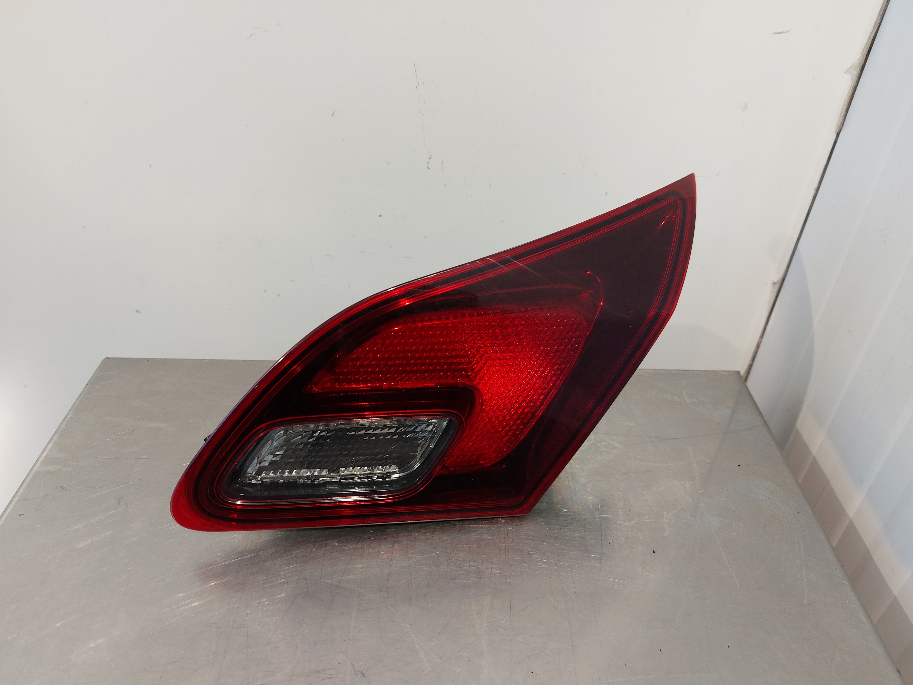 OPEL Astra J (2009-2020) Rear Right Taillight Lamp 26409098