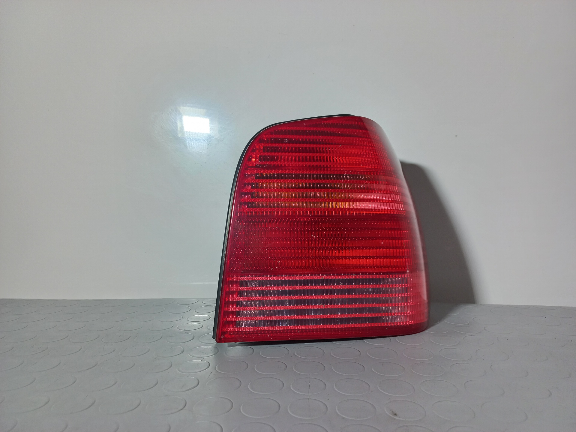 VOLKSWAGEN Polo 3 generation (1994-2002) Rear Right Taillight Lamp 6N0945096H 24891475