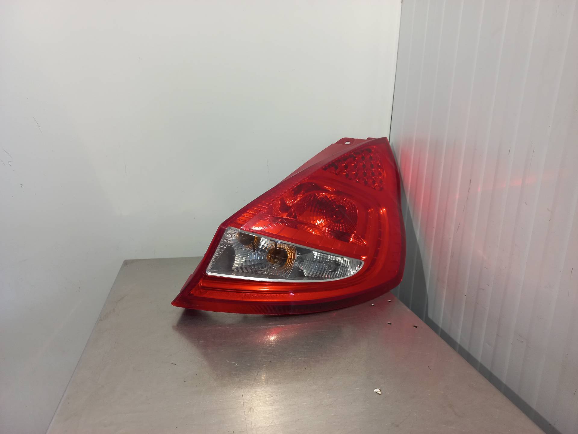 FORD Fiesta 5 generation (2001-2010) Rear Right Taillight Lamp 8A6113404A 24889808