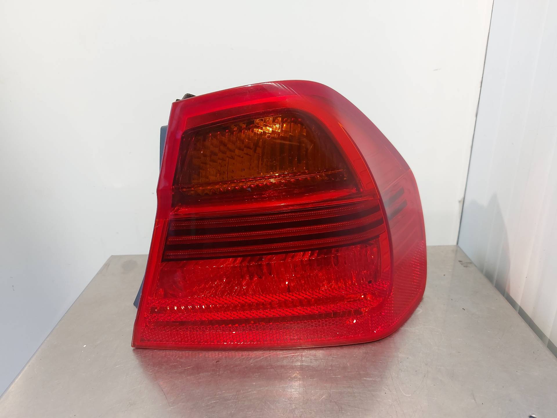 BMW 3 Series E90/E91/E92/E93 (2004-2013) Δεξί πίσω πίσω φως 6937458 26410657