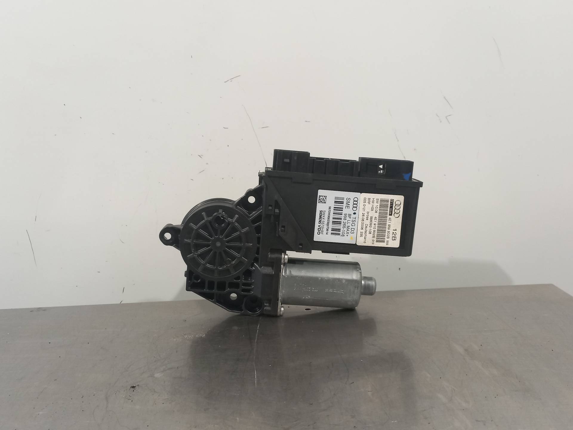 AUDI A8 D3/4E (2002-2010) Moteur de commande de vitre de porte avant droite 4E1910802B 26409977