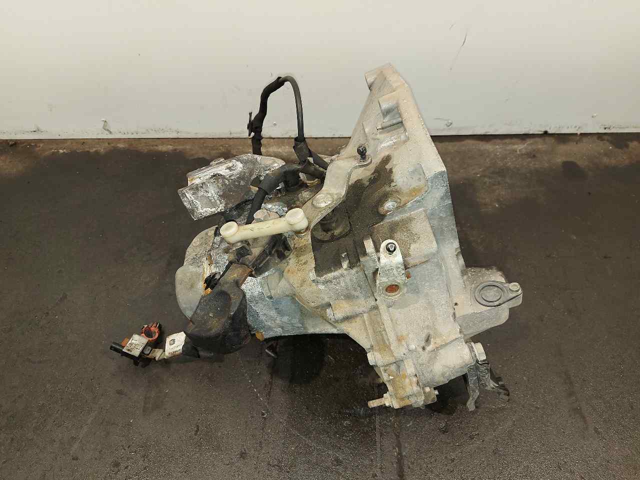 PEUGEOT 208 Peugeot 208 (2012-2015) Gearbox 20CR03 26407358