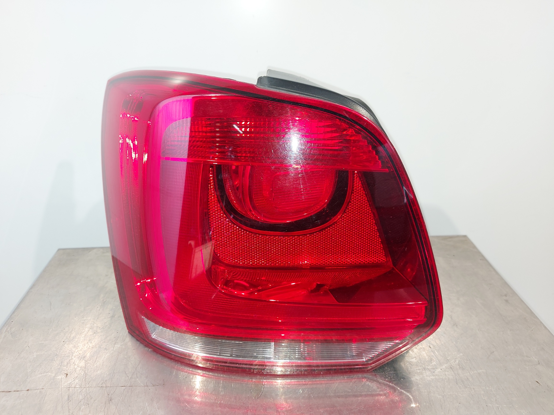 VOLKSWAGEN Polo 6 generation (2017-2024) Rear Left Taillight 6R0945095J 26406851