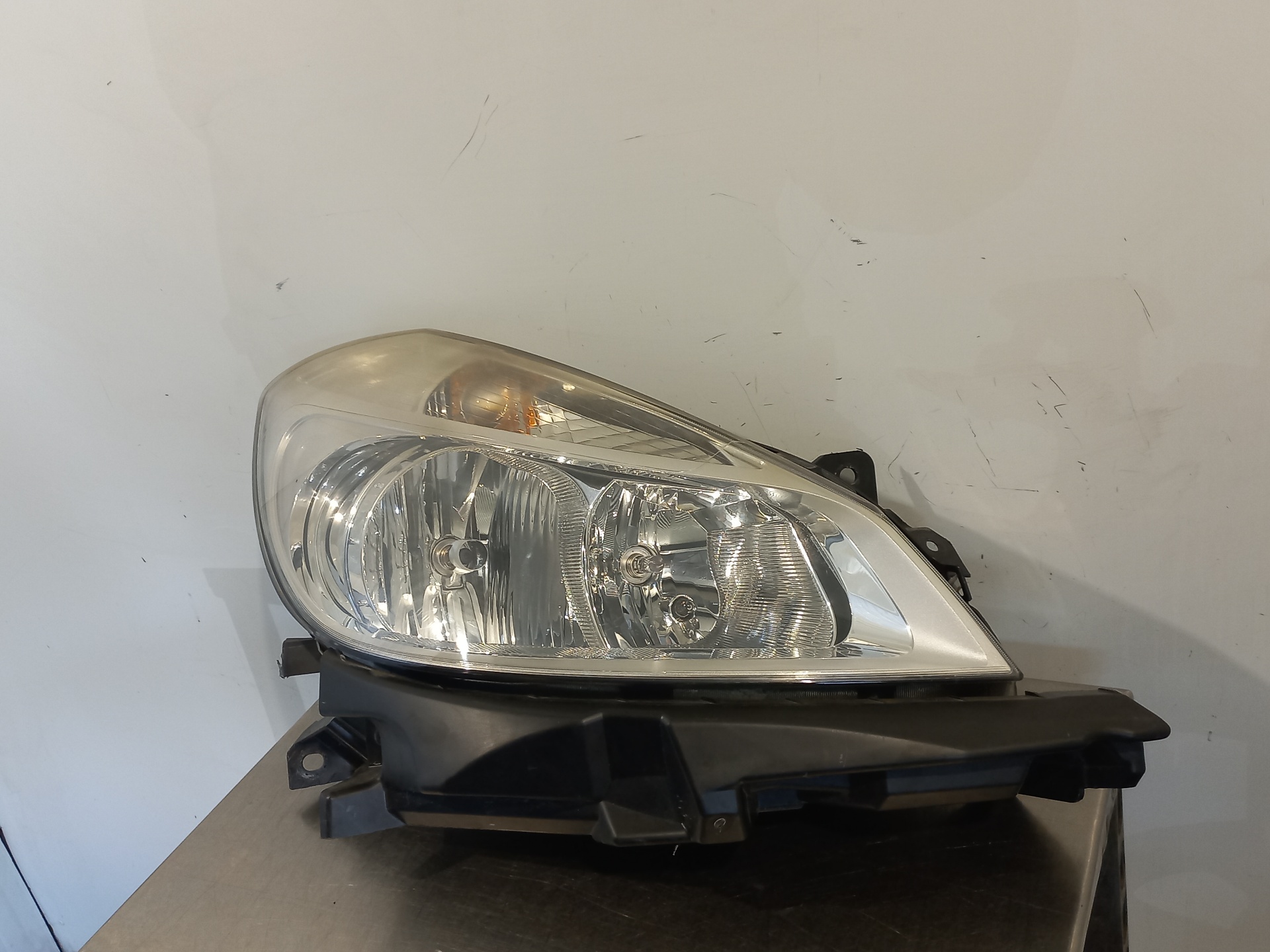 RENAULT Clio 3 generation (2005-2012) Front Right Headlight 8200459823 24892035