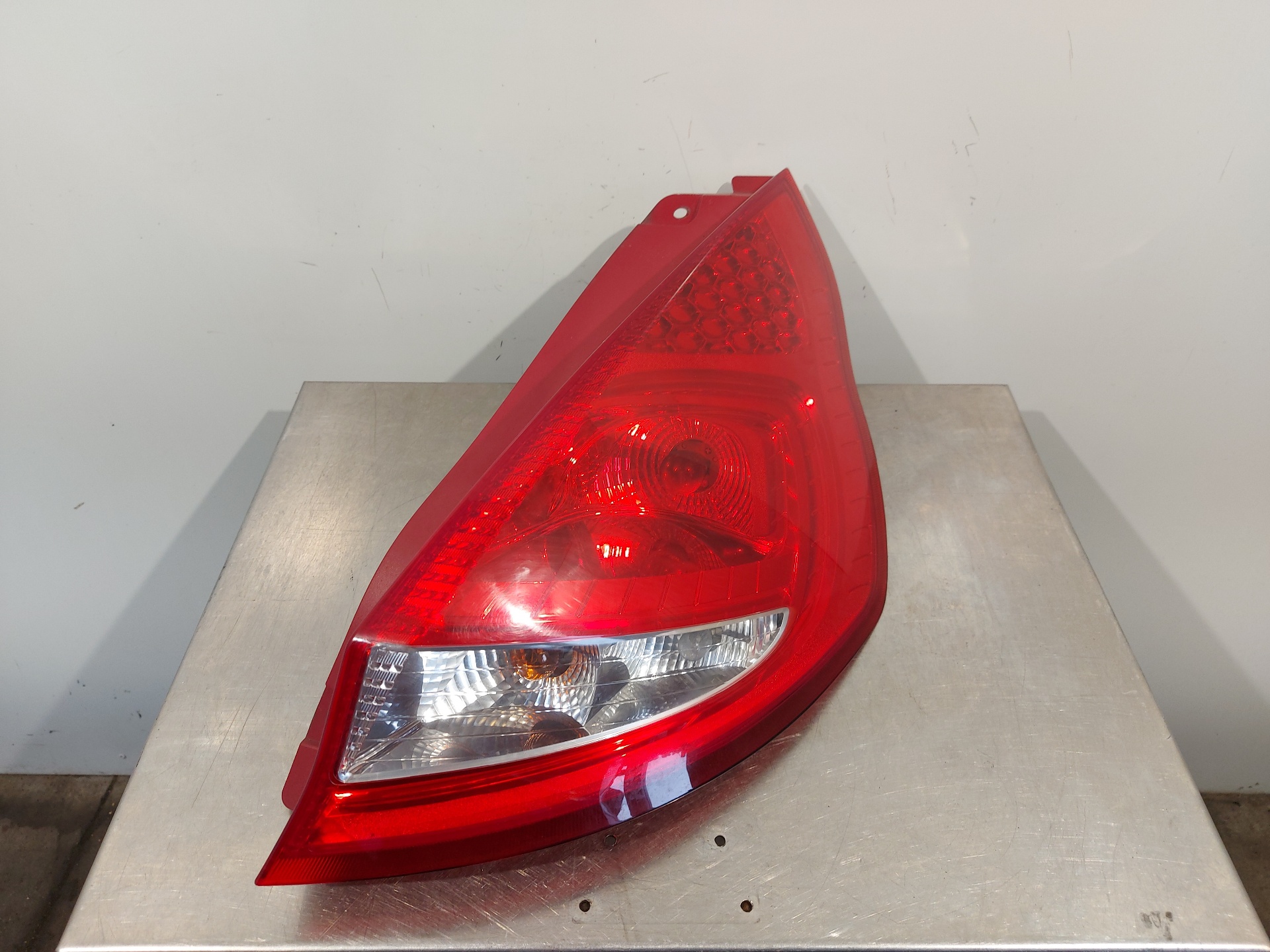 FORD Fiesta 5 generation (2001-2010) Rear Right Taillight Lamp 8A6113404A 24885347