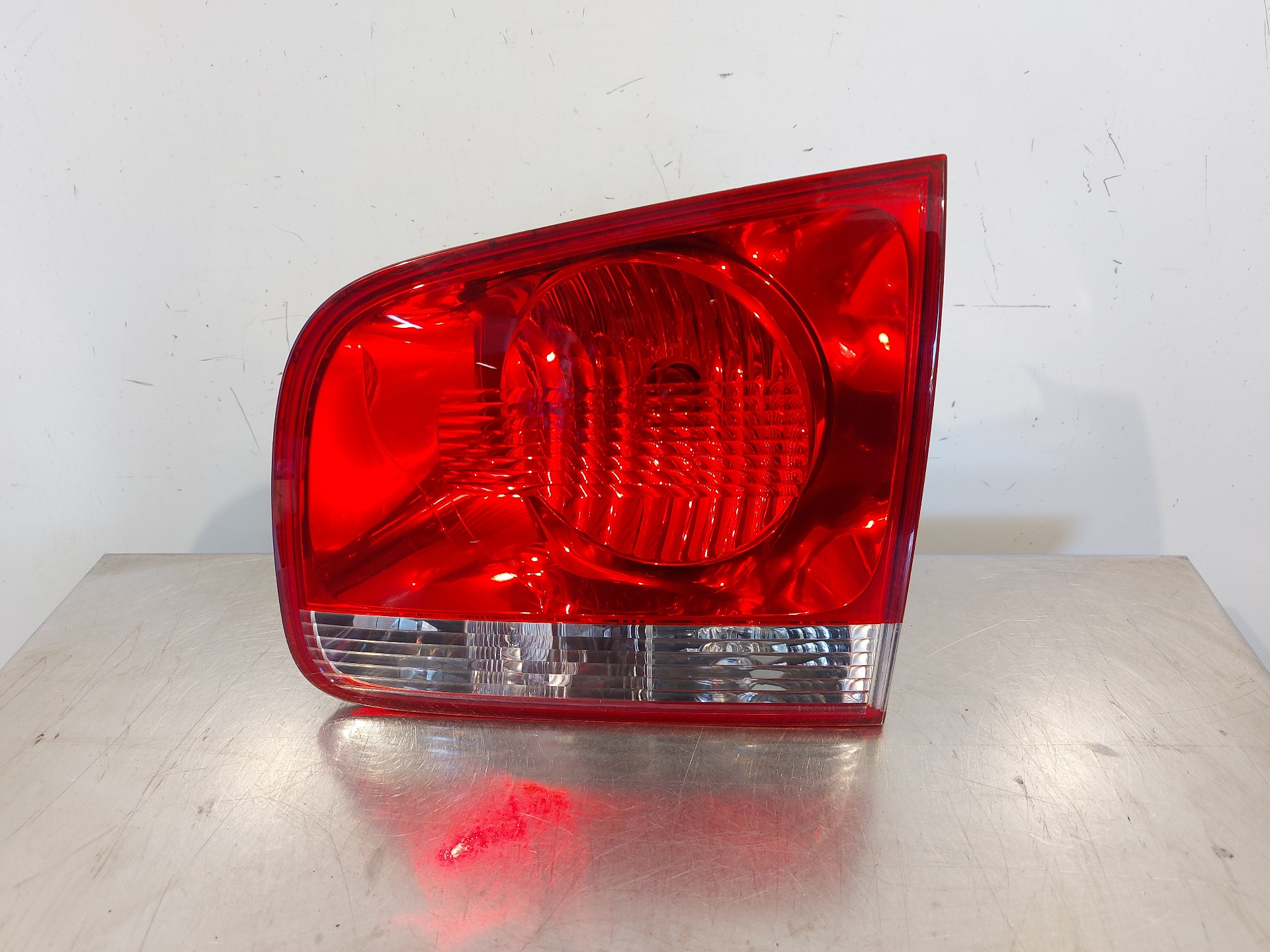 VOLKSWAGEN Touareg 1 generation (2002-2010) Rear Right Taillight Lamp 7L6945094H 26415015