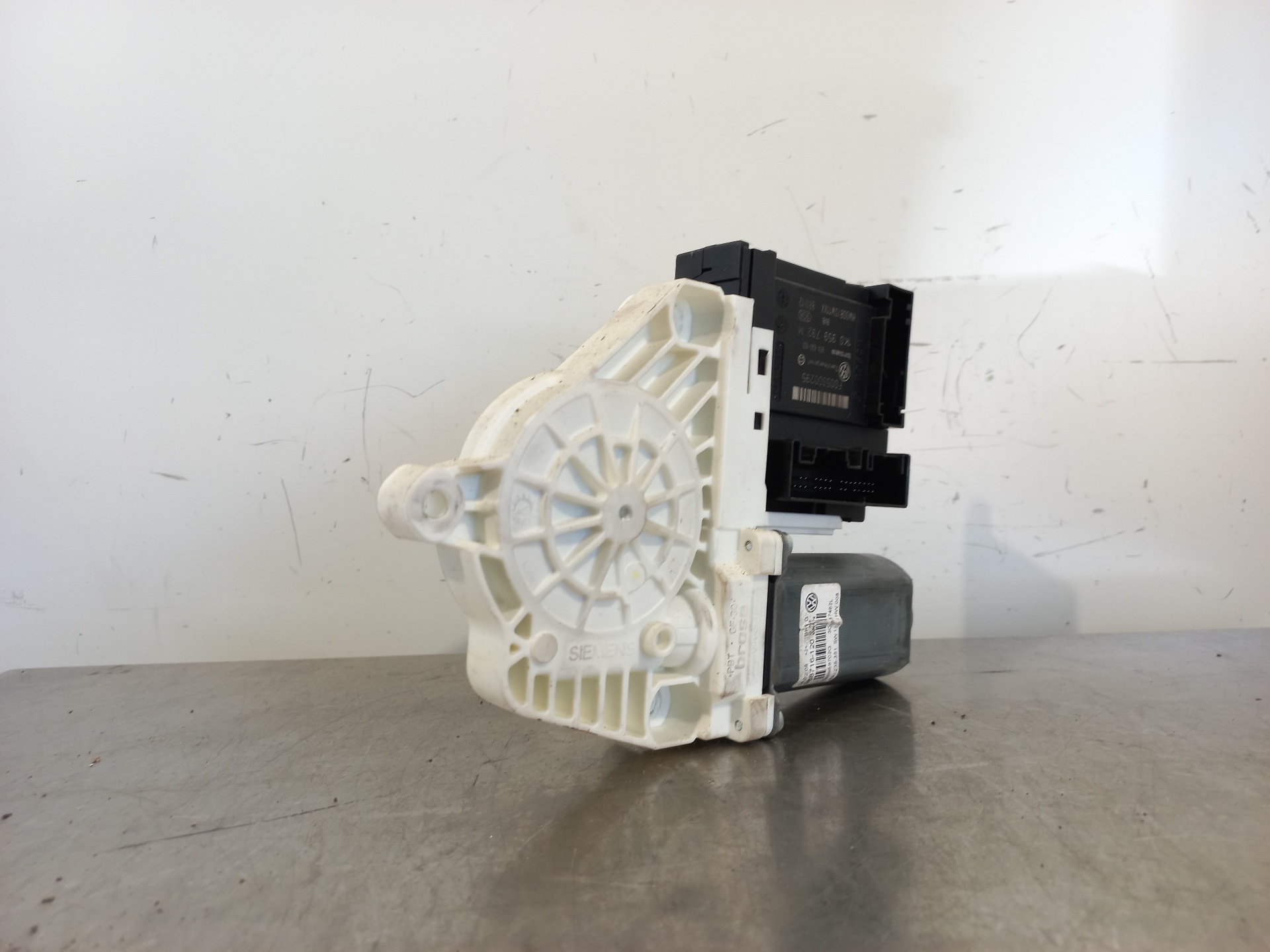 VOLKSWAGEN Passat B6 (2005-2010) Front Right Door Window Control Motor 3C1837462L 26414181