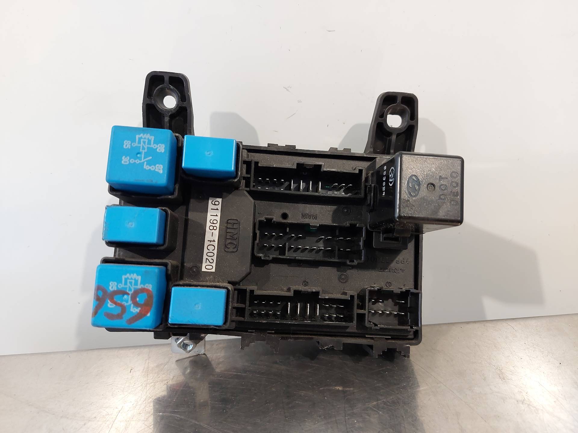 HYUNDAI Fuse Box 911981C020 26407146