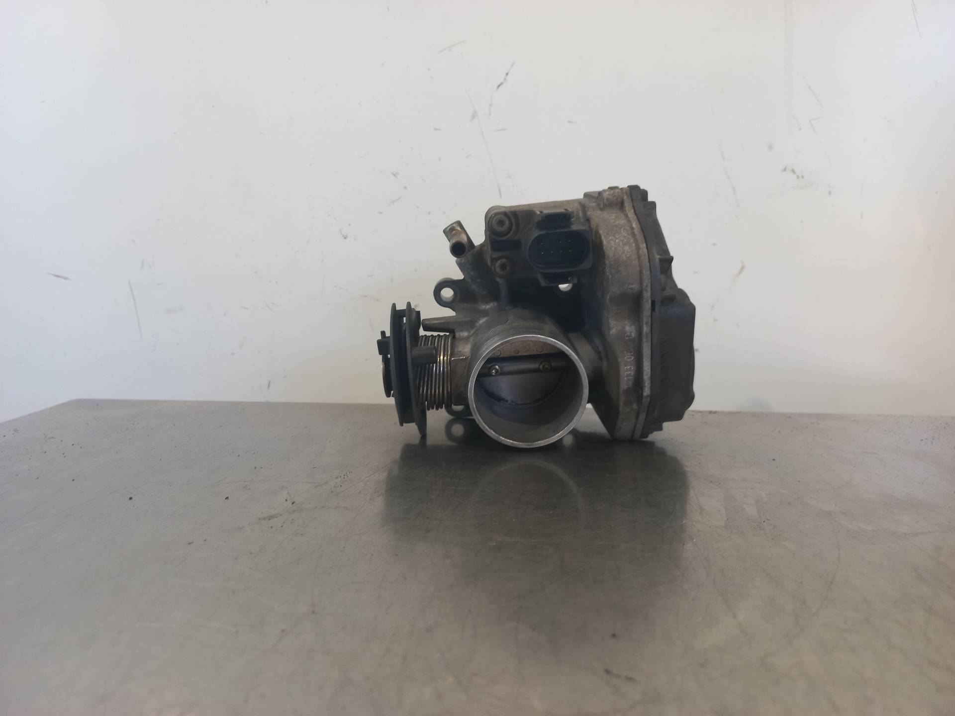 NISSAN Sunny N14 (1991-1995) Throttle Body 030133067D 26410952