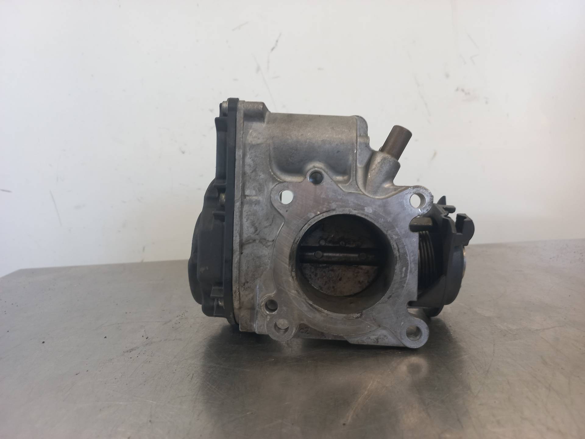 NISSAN Sunny N14 (1991-1995) Throttle Body 030133067D 26410952