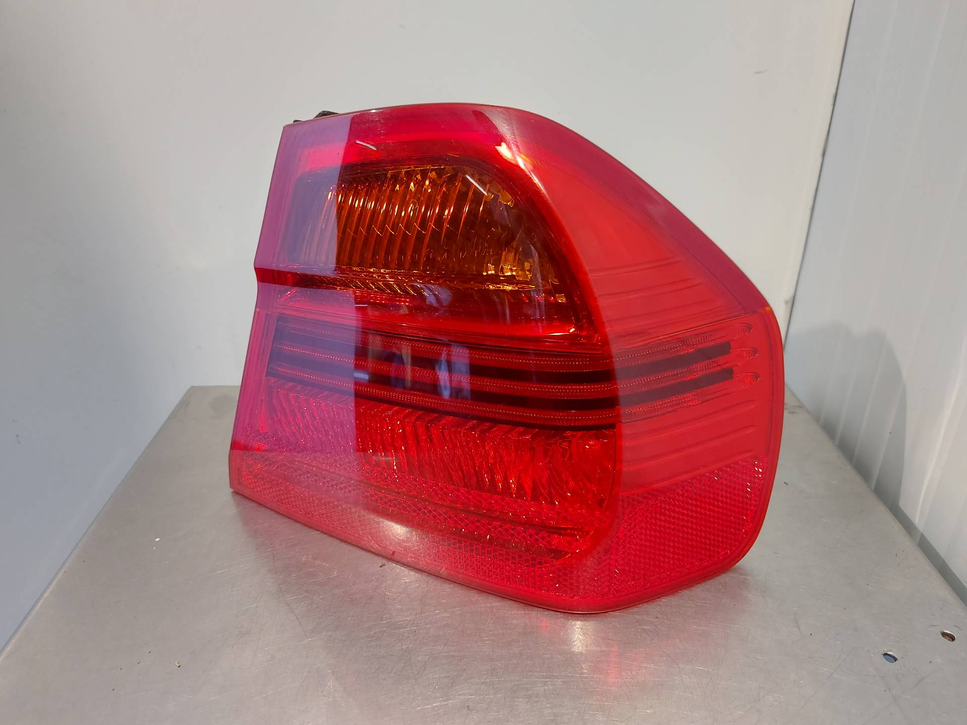 BMW 3 Series E90/E91/E92/E93 (2004-2013) Rear Right Taillight Lamp 6937458 26410657