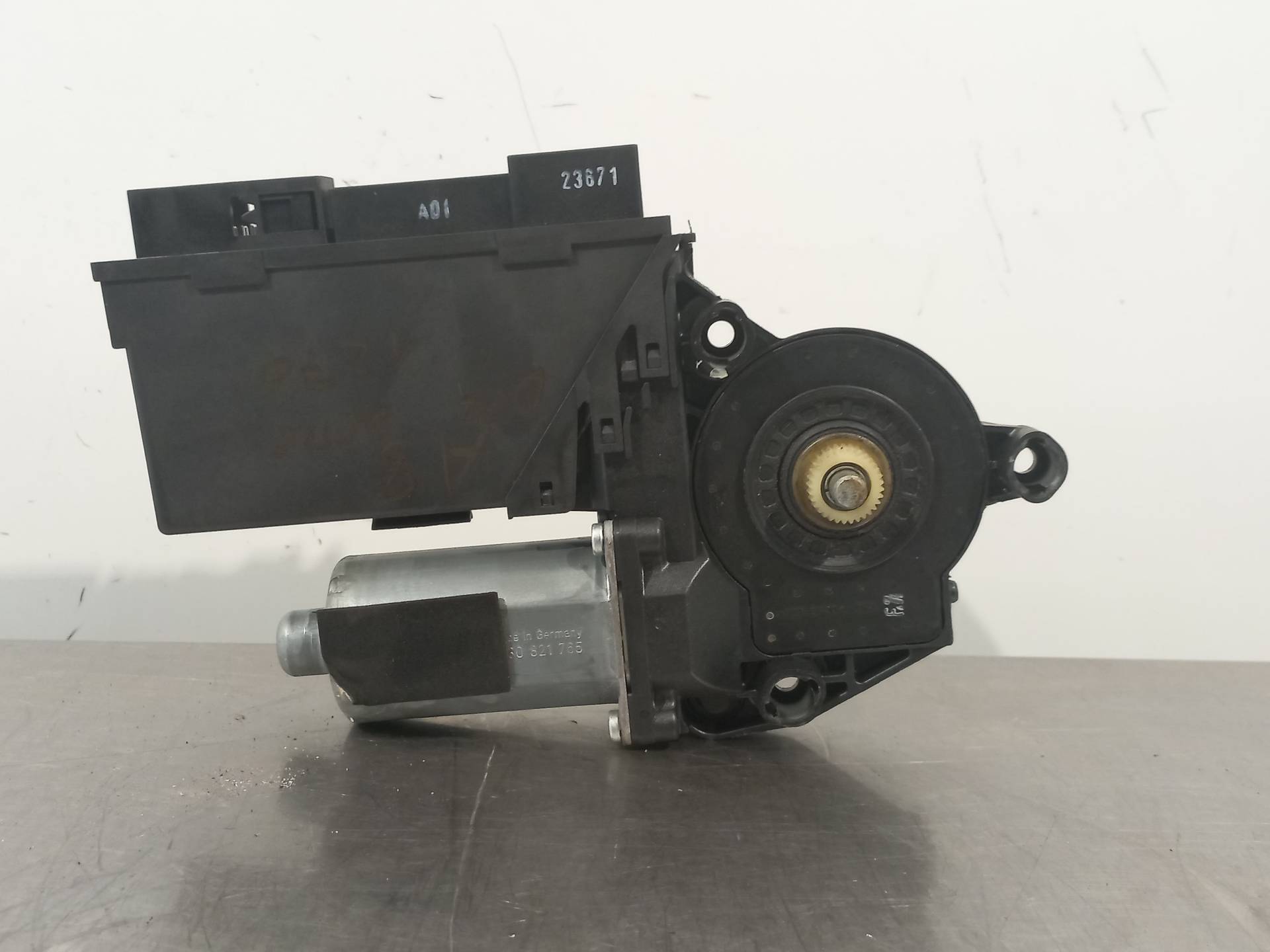 AUDI A8 D3/4E (2002-2010) Front Right Door Window Control Motor 4E1910802B 26409977