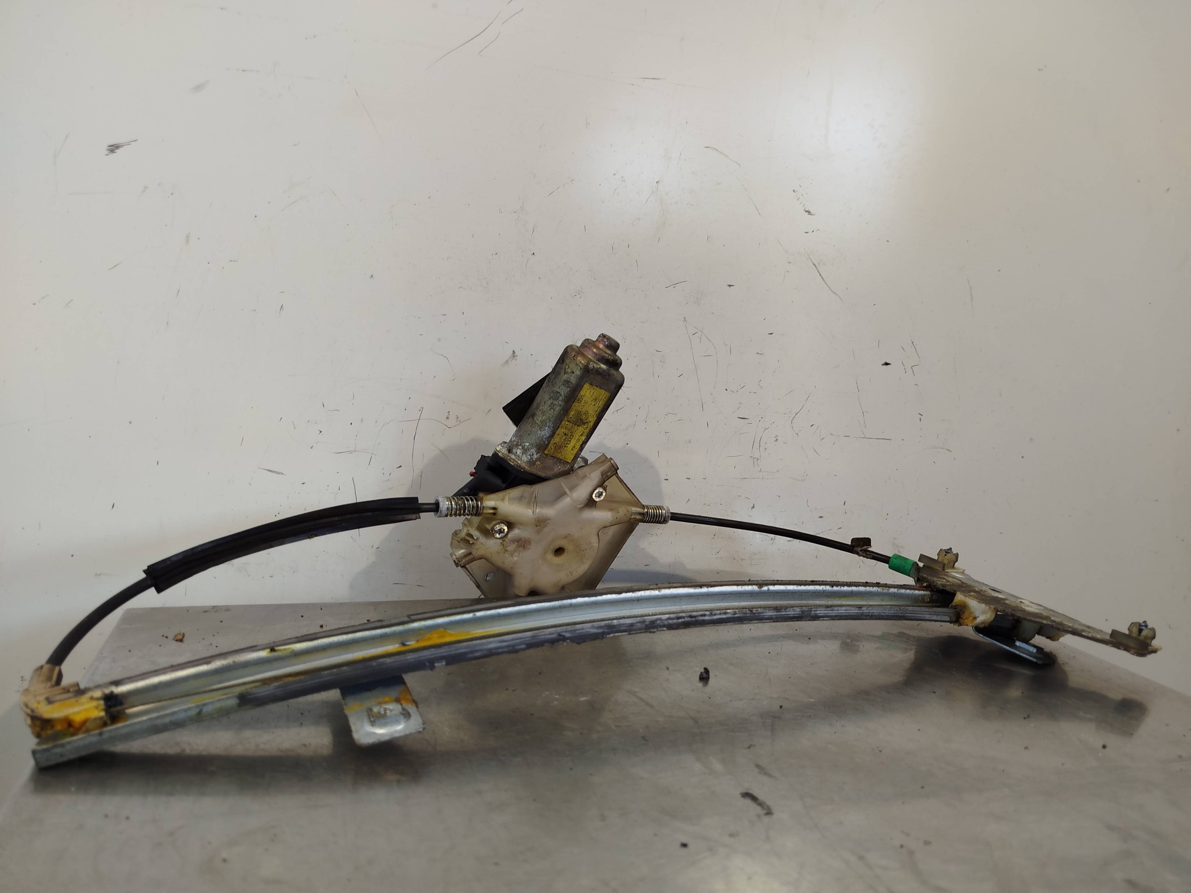 HYUNDAI Accent X3 (1994-2000) Front Left Door Window Regulator 26415960